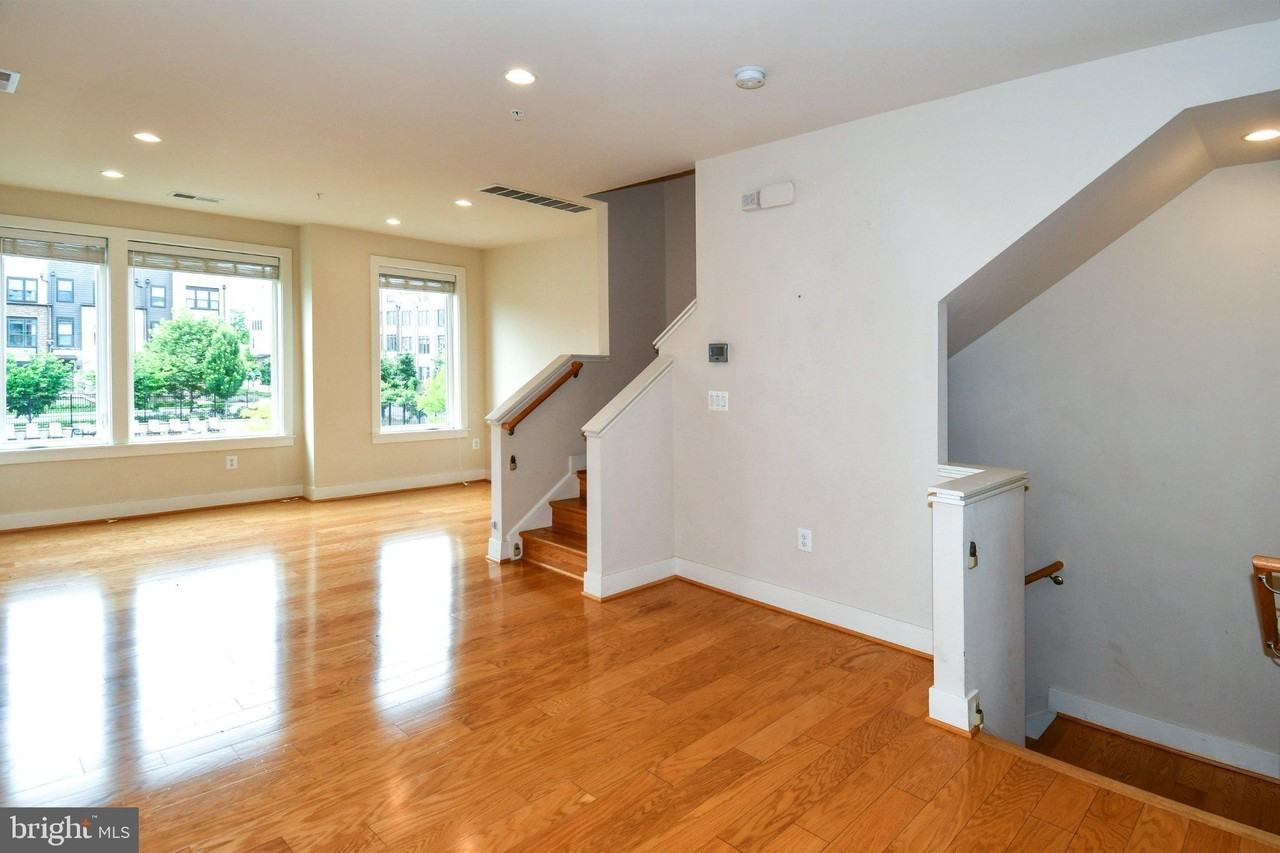 16301 Columbus Ave - Photo 4 of 42