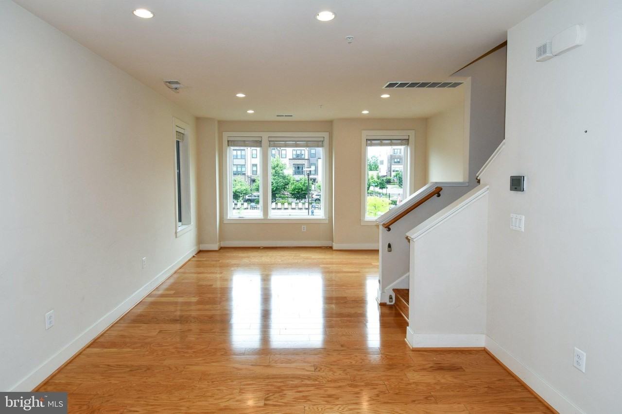 16301 Columbus Ave - Photo 5 of 42