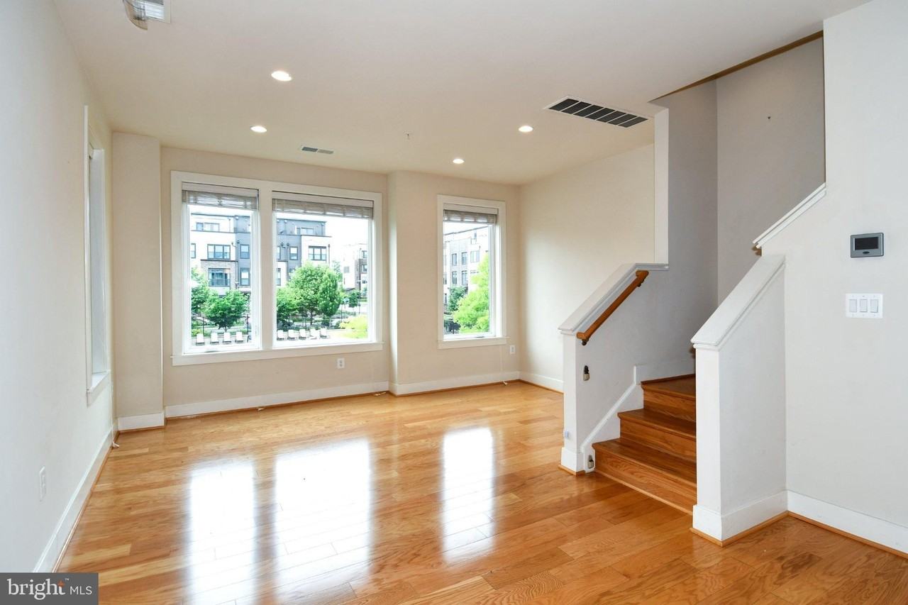 16301 Columbus Ave - Photo 6 of 42