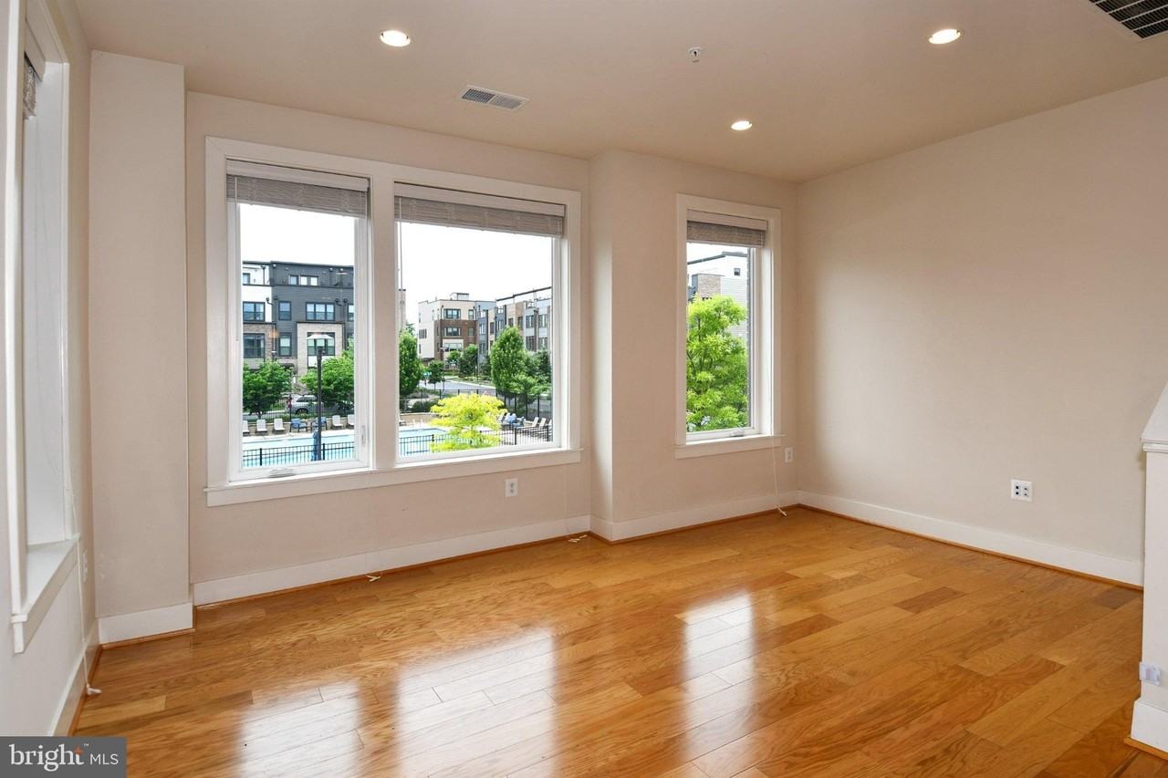 16301 Columbus Ave - Photo 7 of 42