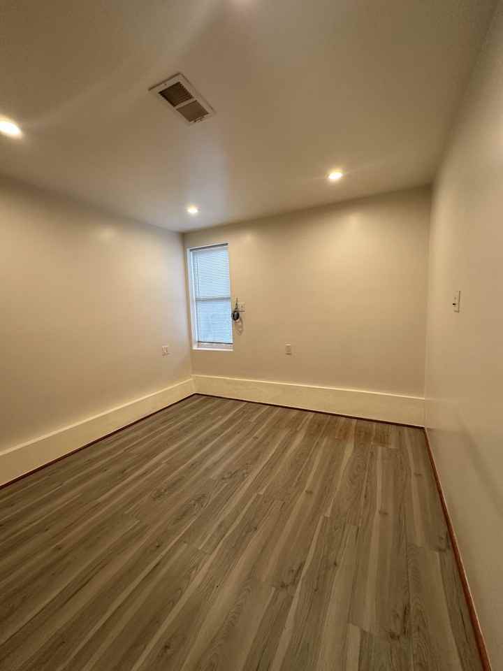 137 Miriam St - Photo 2 of 5