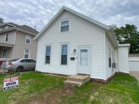 906 W 10th St - Photo 1 of 1