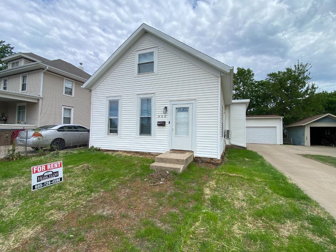 906 W 10th St - Photo 5 of 20