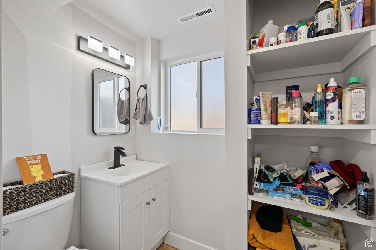 5210 W Woodledge Ave - Photo 4 of 10