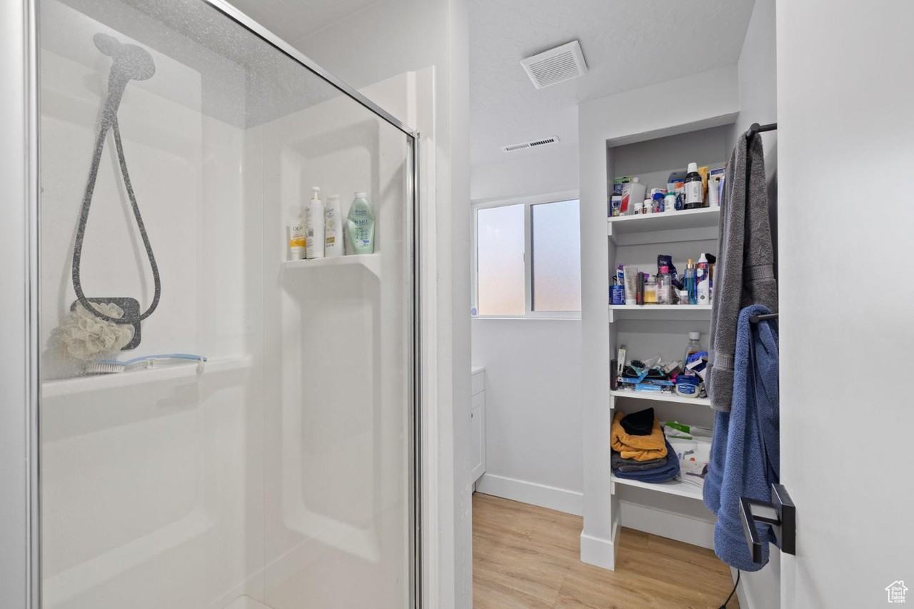 5210 W Woodledge Ave - Photo 5 of 10
