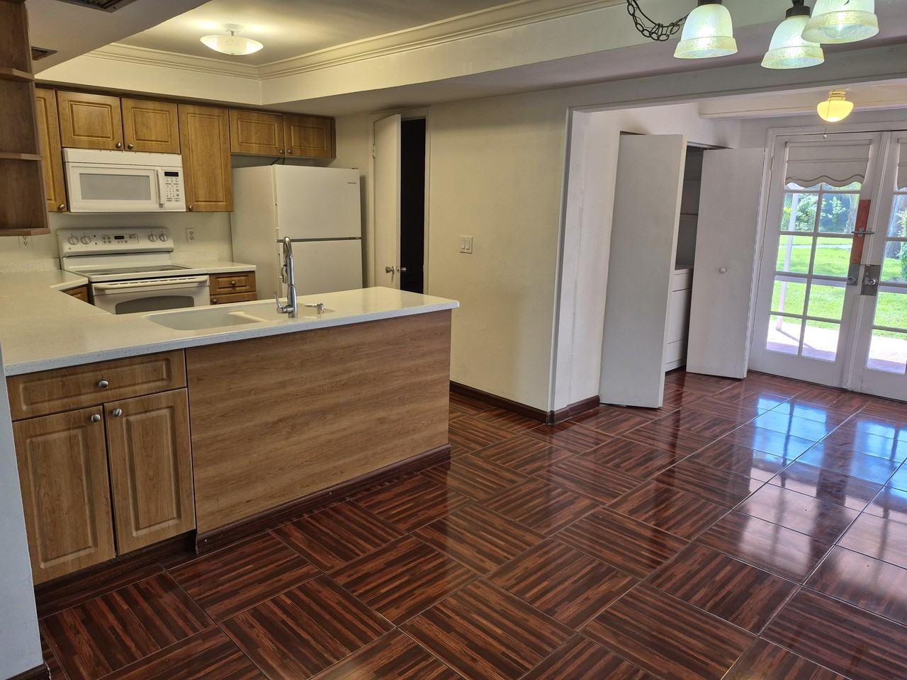 4916 Hawaii Boulevard #19 - Photo 5 of 17