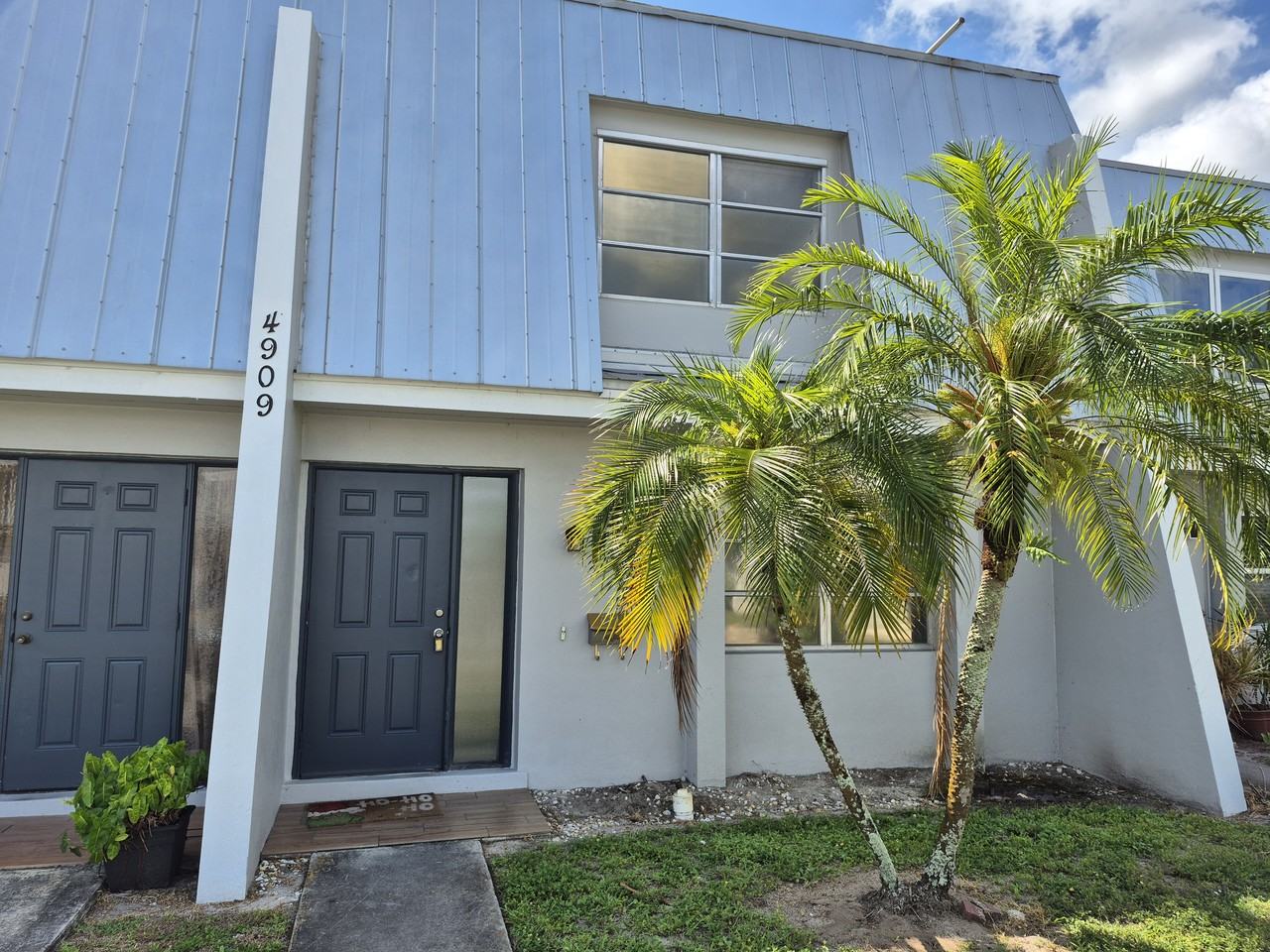 4916 Hawaii Boulevard #19 - Photo 6 of 17