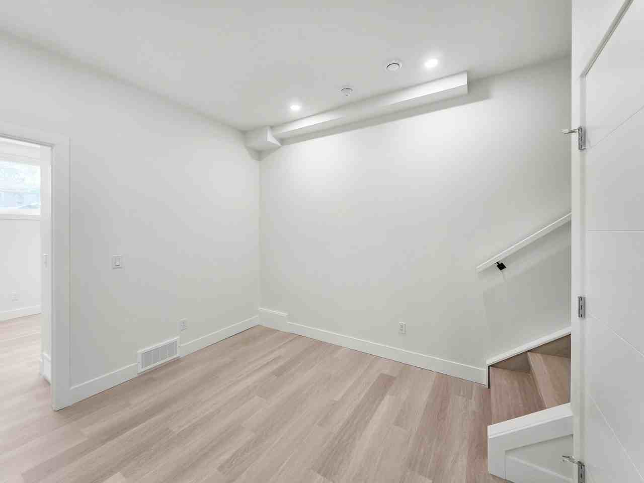 7412 34 Ave Nw - Photo 2 of 17