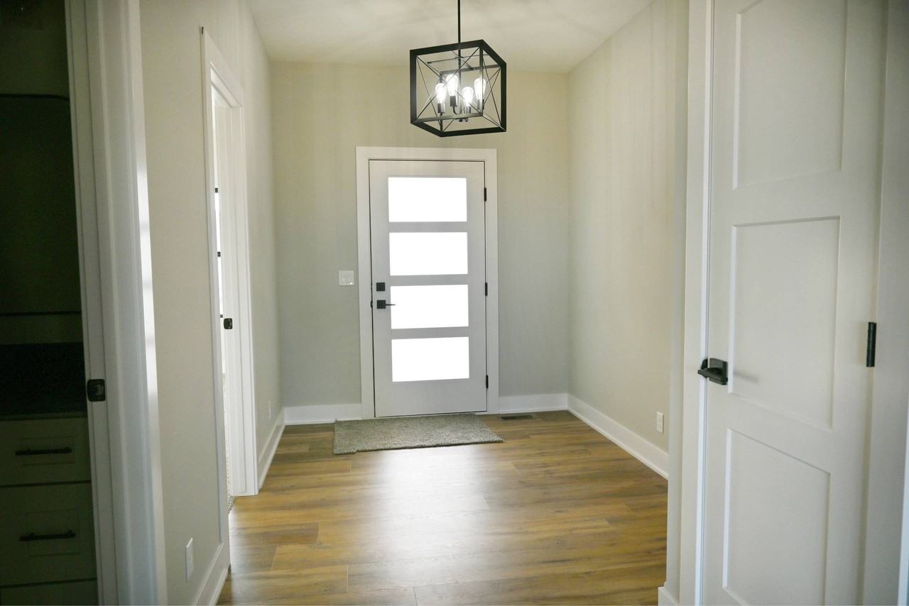 11918 S 117th Street - Photo 5 of 36