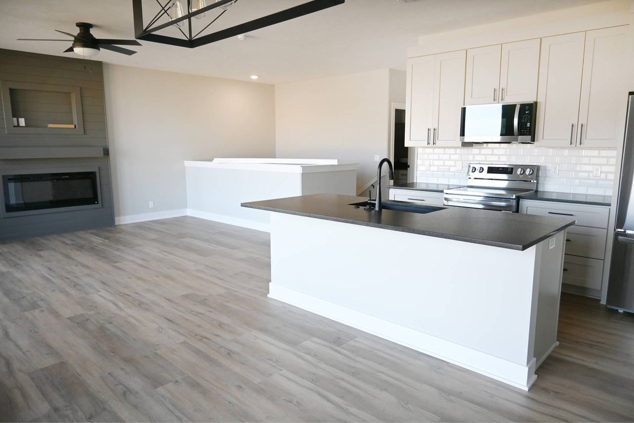 11918 S 117th Street - Photo 7 of 36