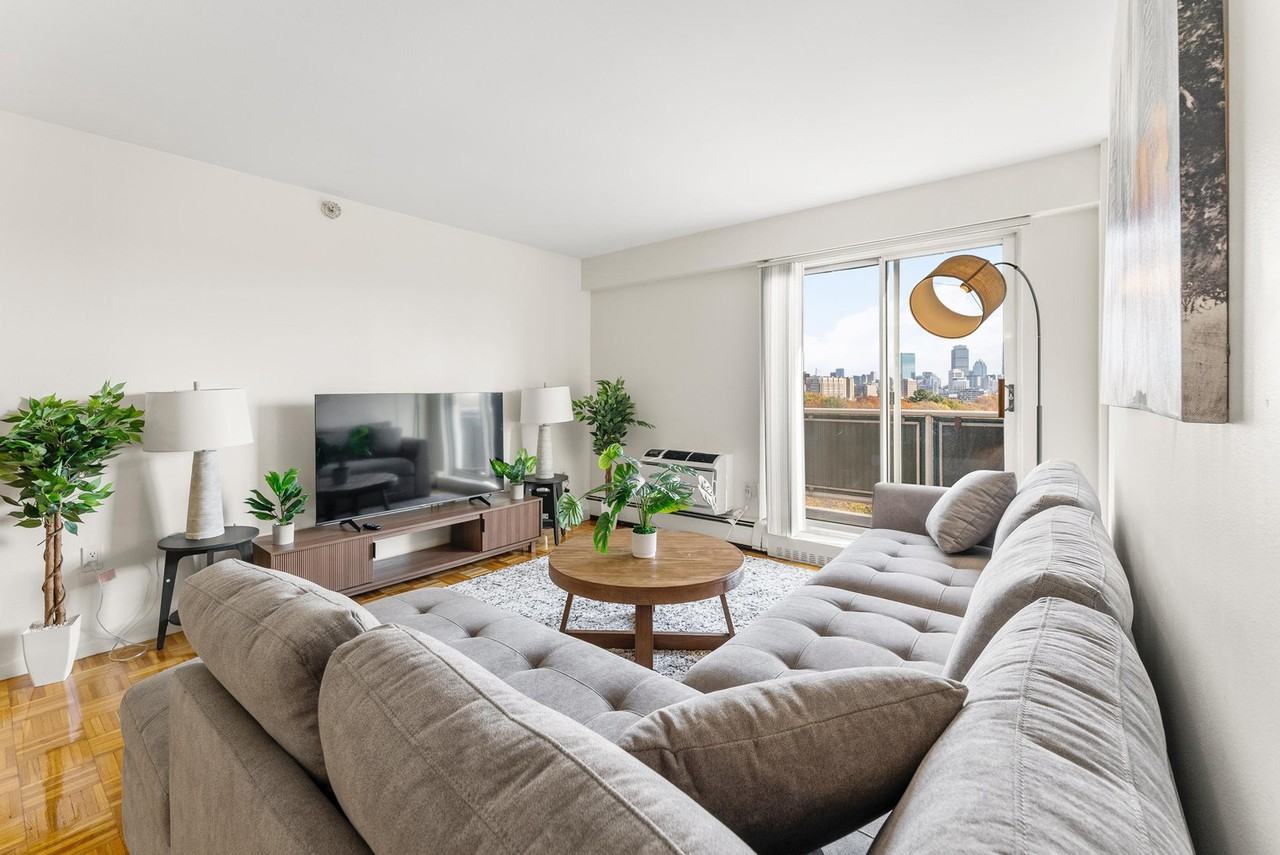 175 Freeman St #1240324P - Photo 4 of 37
