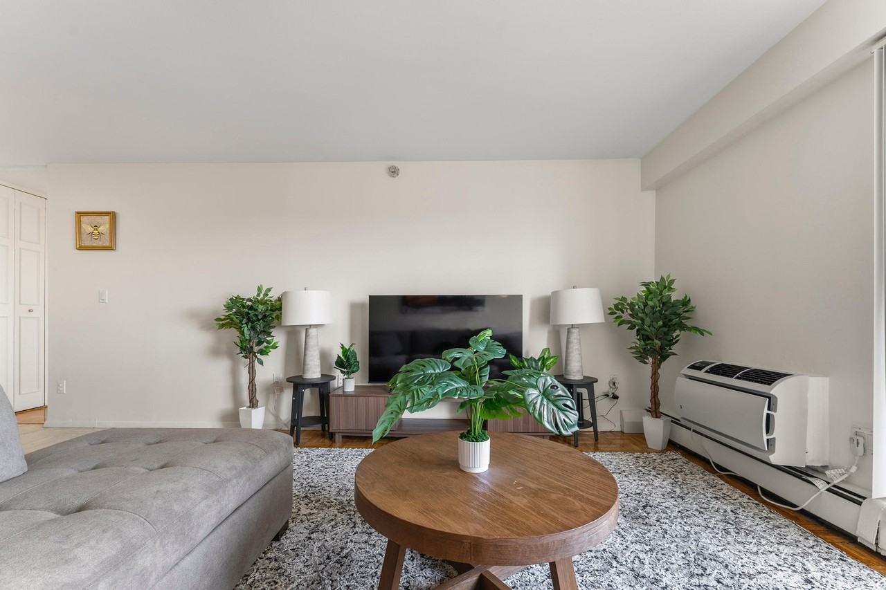 175 Freeman St #1240324P - Photo 5 of 37
