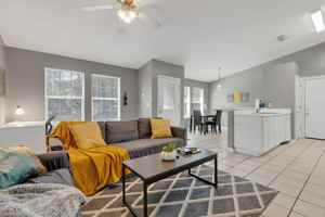featured image of 221 Cactus St