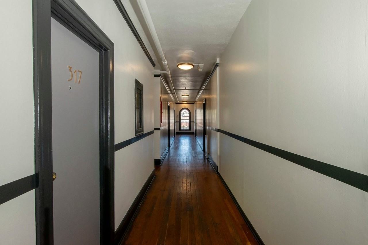 Hollywood Arms Apartments - Photo 6 of 16