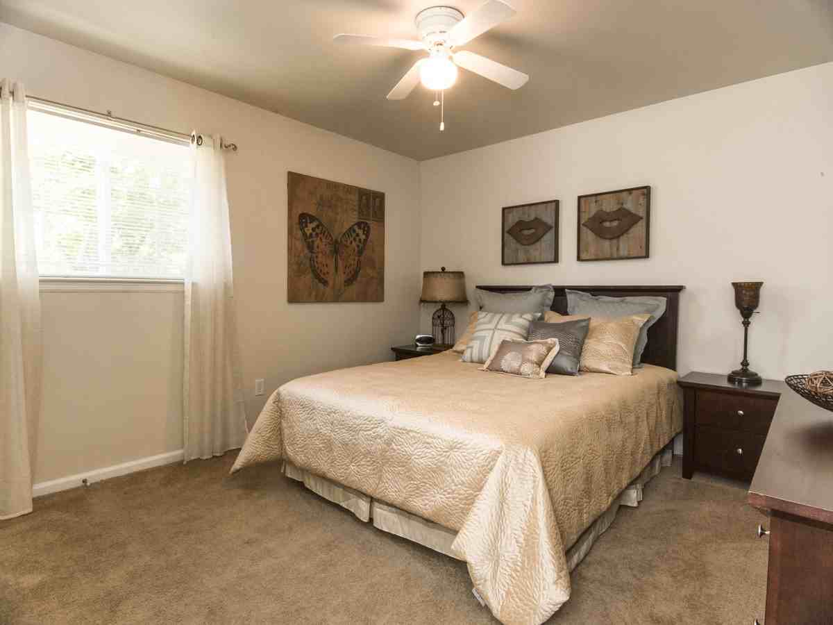 Salem Wood Apartments - Photo 4 of 15