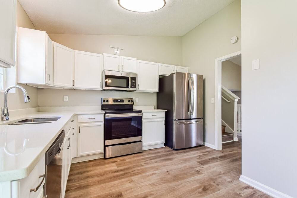 6149 Raleigh Oaks Ct - Photo 7 of 17