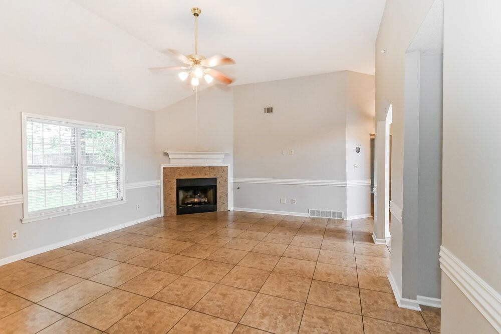 2086 Heather Rdg - Photo 4 of 17