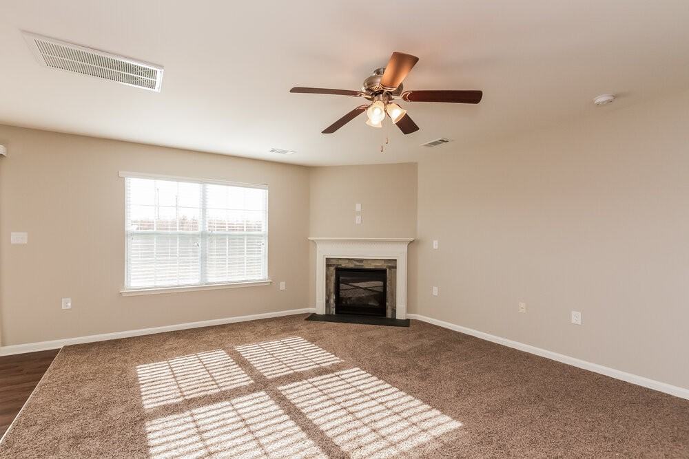 1537 Summer View Ln - Photo 2 of 17