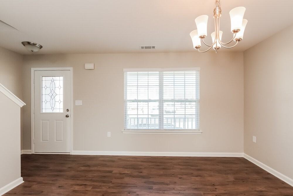 1537 Summer View Ln - Photo 4 of 17