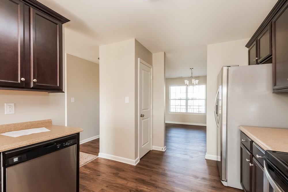 1537 Summer View Ln - Photo 6 of 17