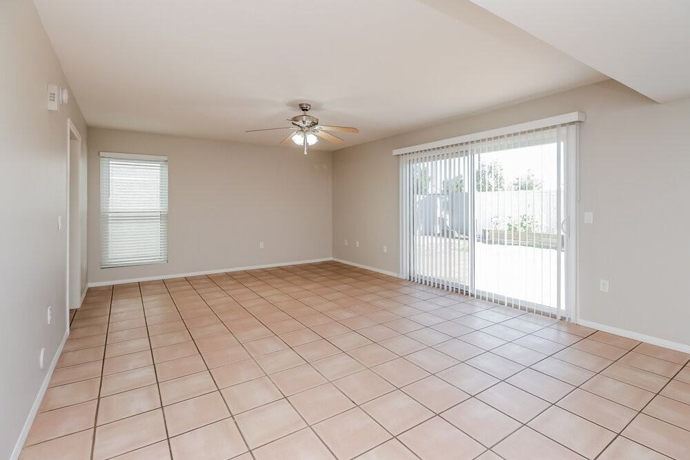 521 N Redrock St - Photo 4 of 17