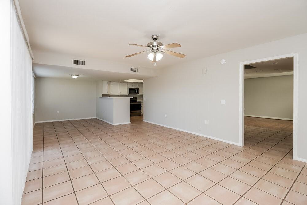 521 N Redrock St - Photo 5 of 17
