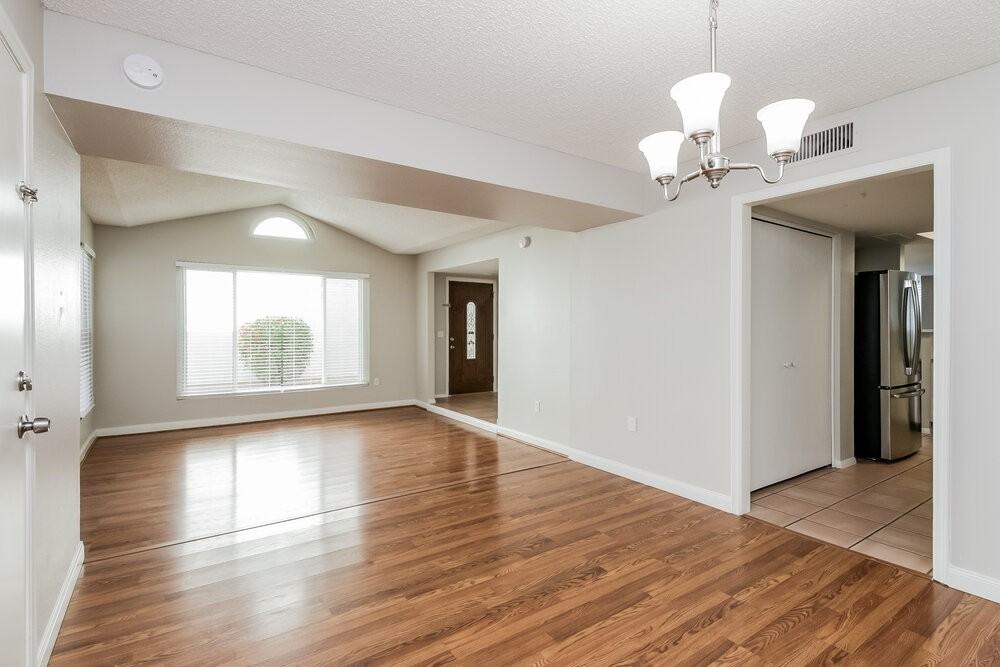521 N Redrock St - Photo 6 of 17
