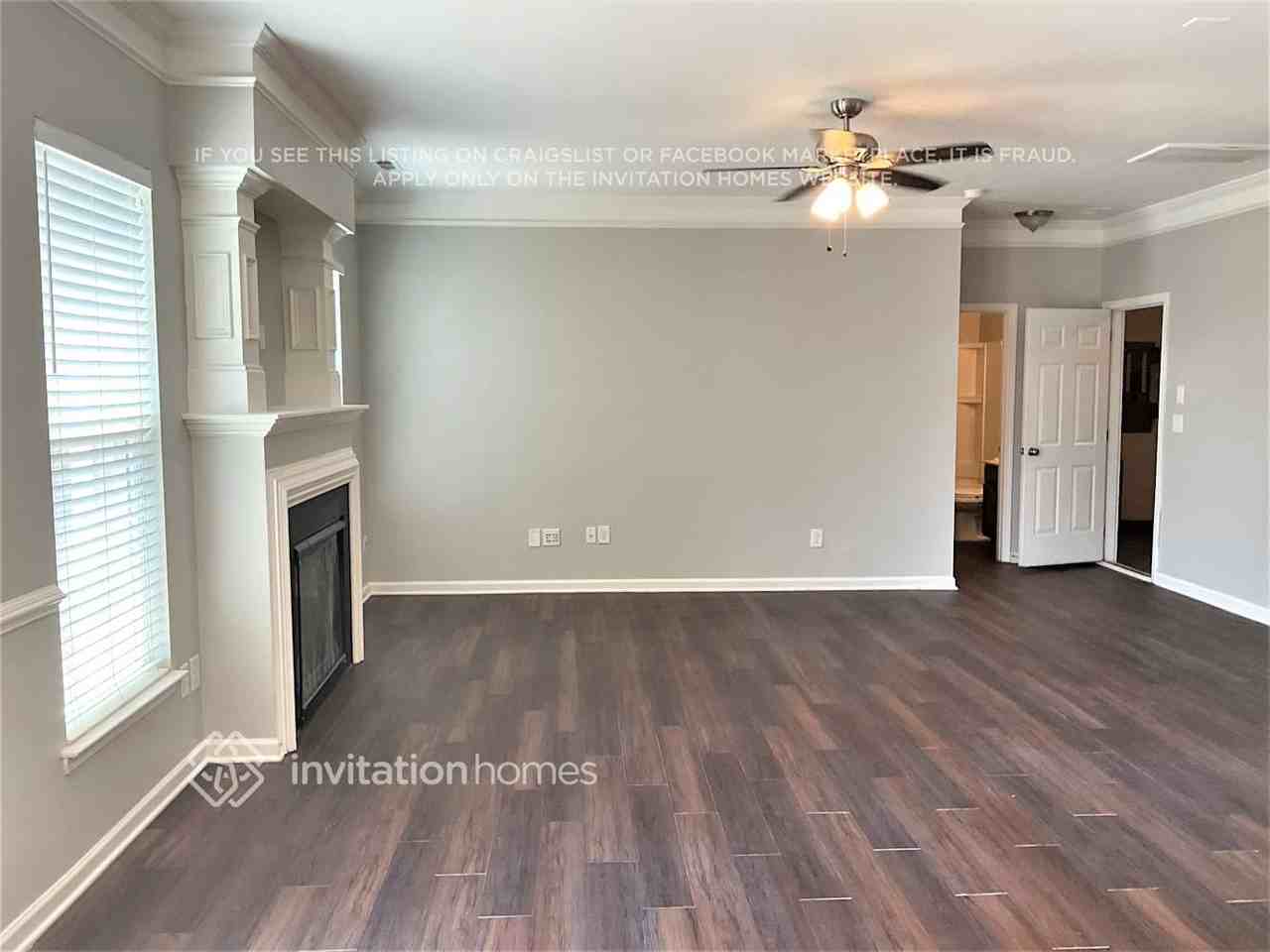 1631 Eastway Dr - Photo 3 of 17