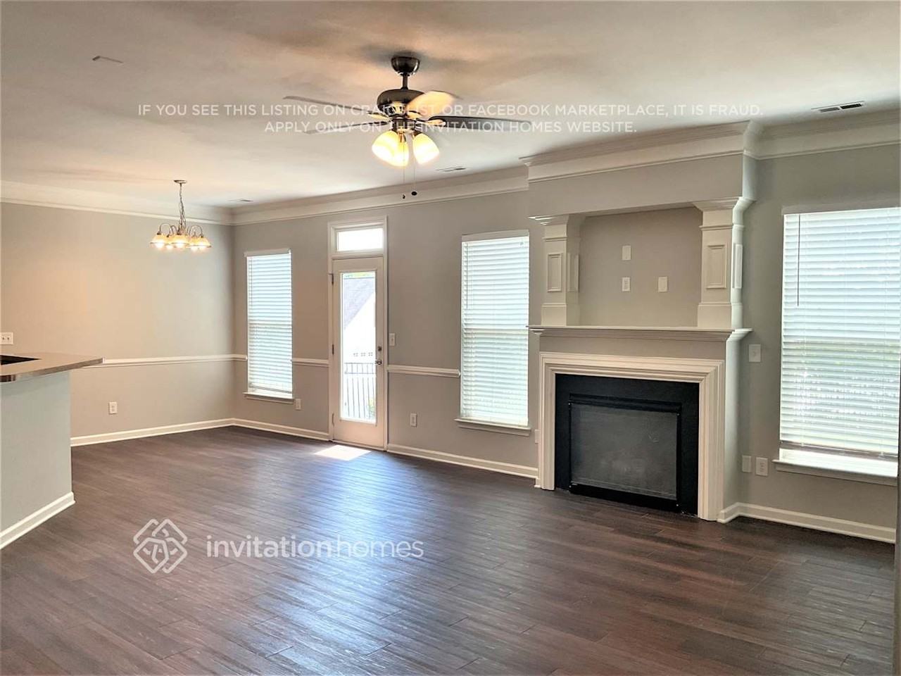 1631 Eastway Dr - Photo 4 of 17