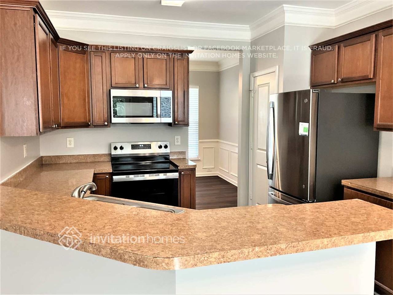 1631 Eastway Dr - Photo 5 of 17
