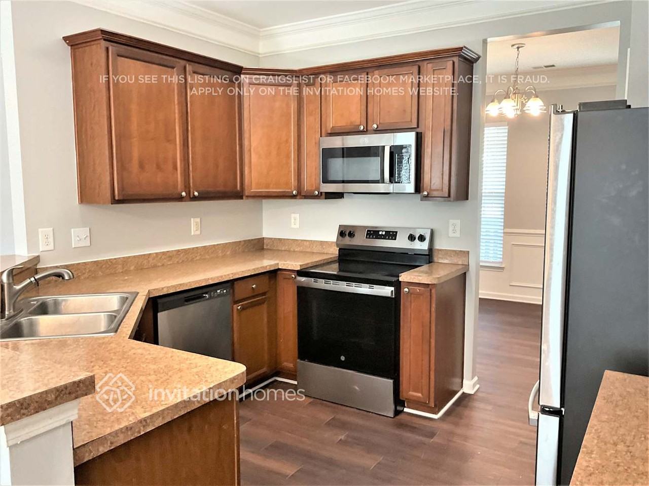 1631 Eastway Dr - Photo 6 of 17
