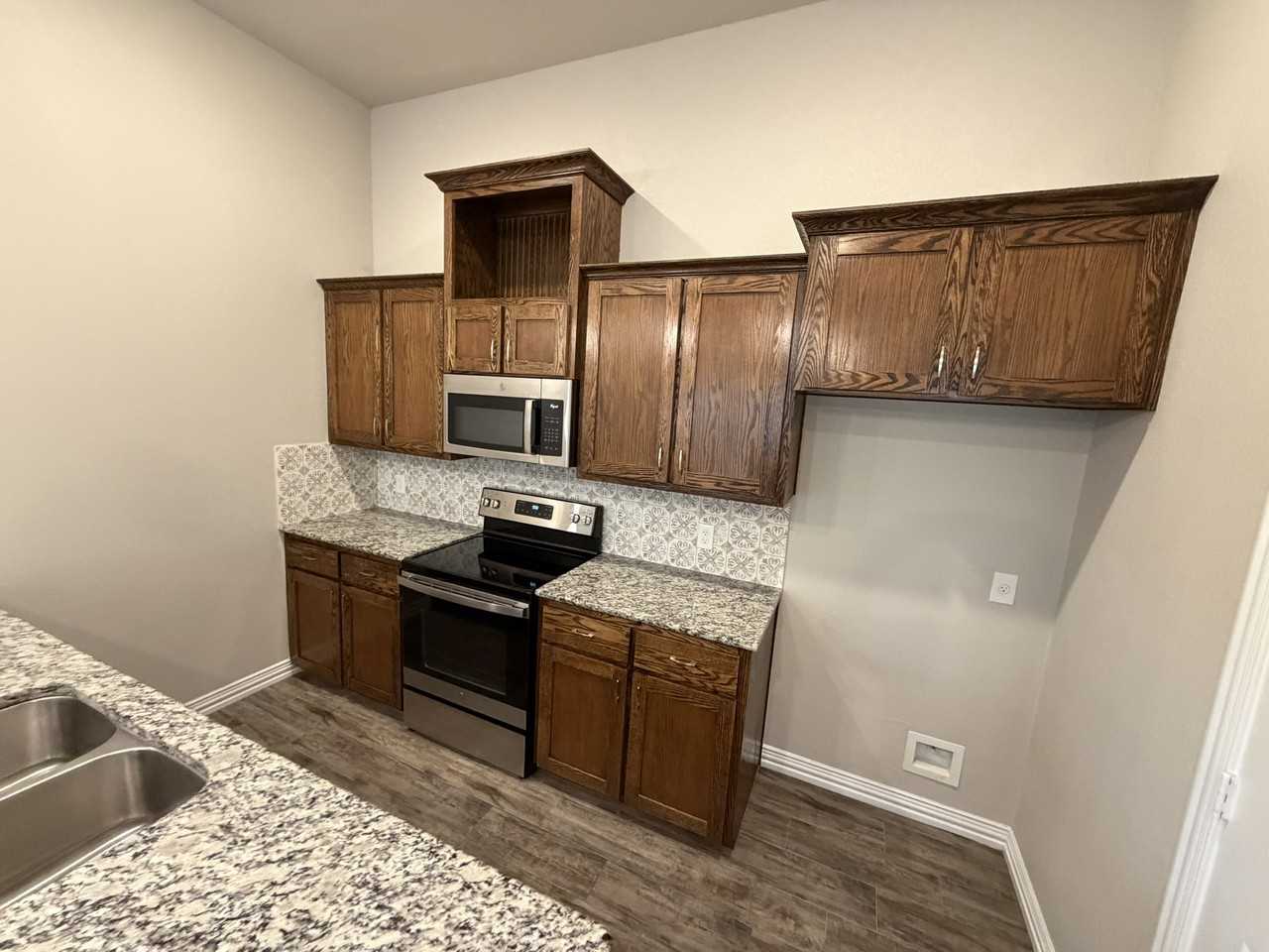 3514 Fenway Circle - Photo 6 of 16