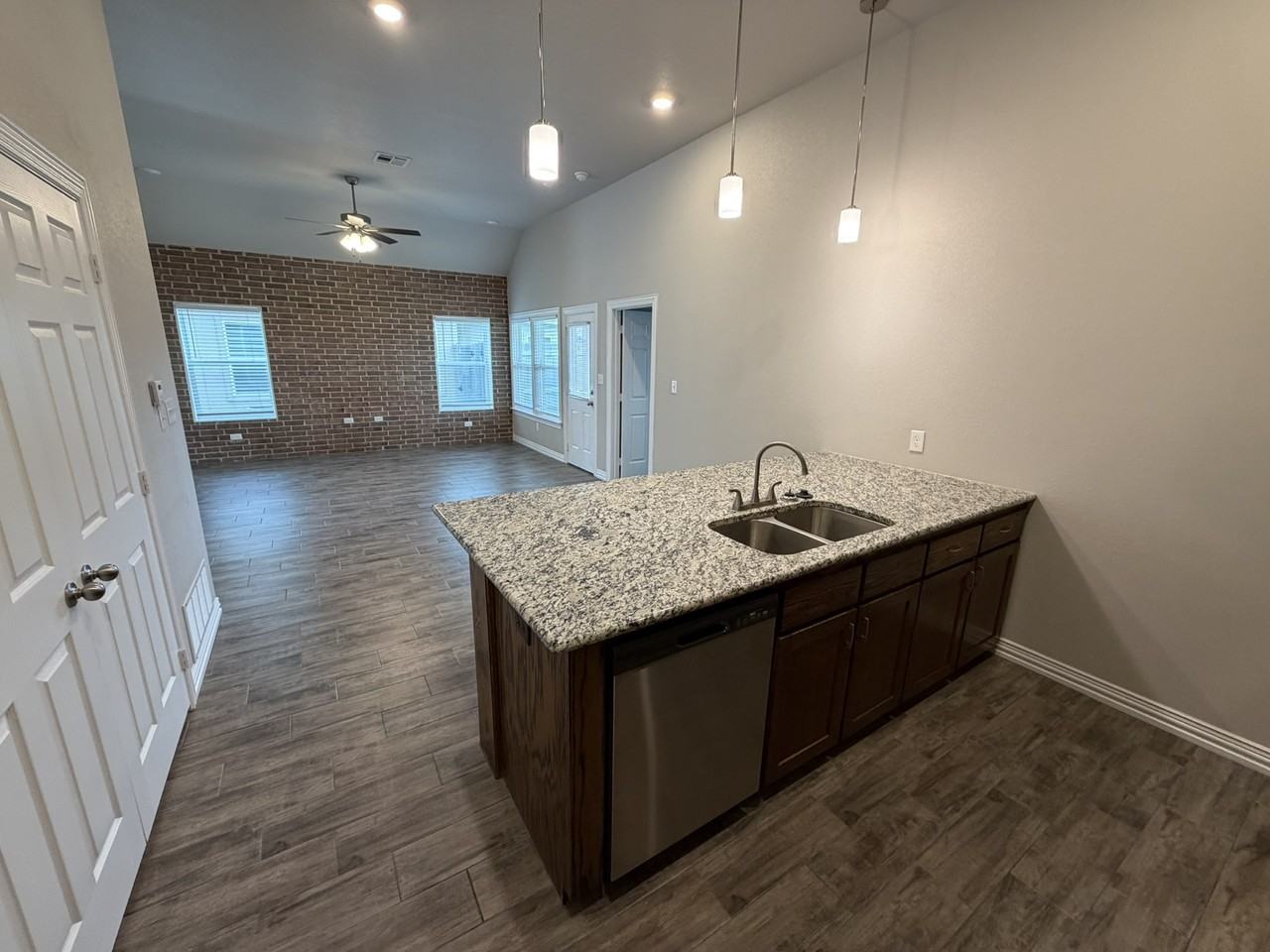 3514 Fenway Circle - Photo 4 of 16