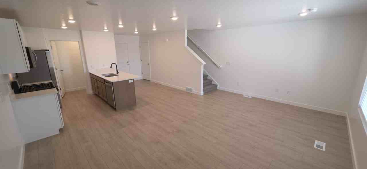 N 325 E #1 - Photo 4 of 37