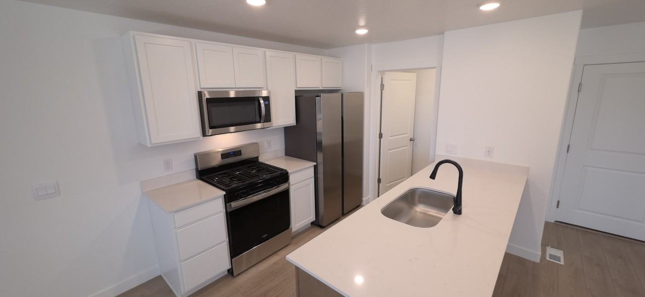 N 325 E #1 - Photo 6 of 37