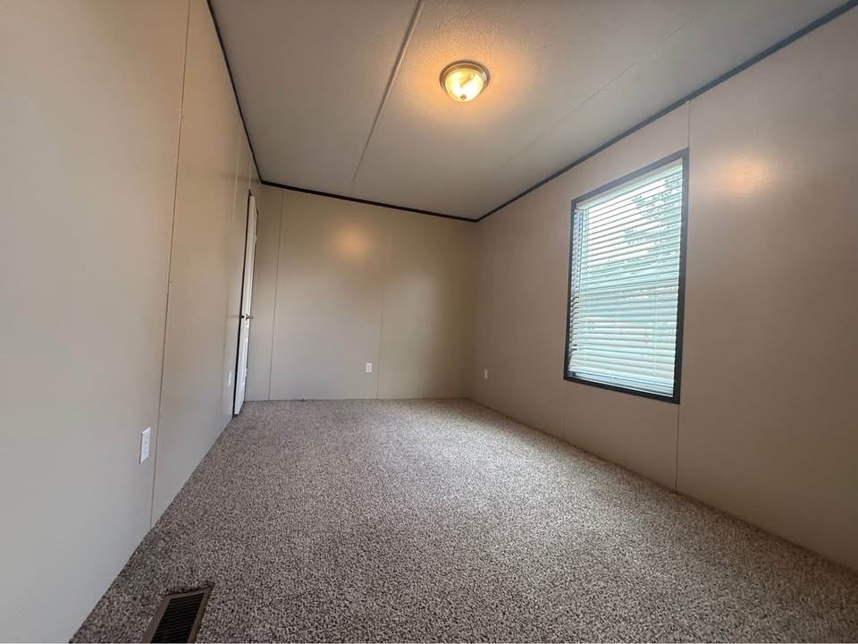 204 Peggy St - Photo 2 of 16