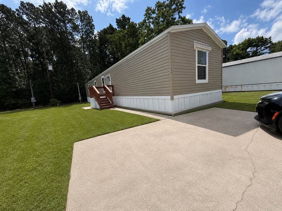 204 Peggy St - Photo 2 of 16