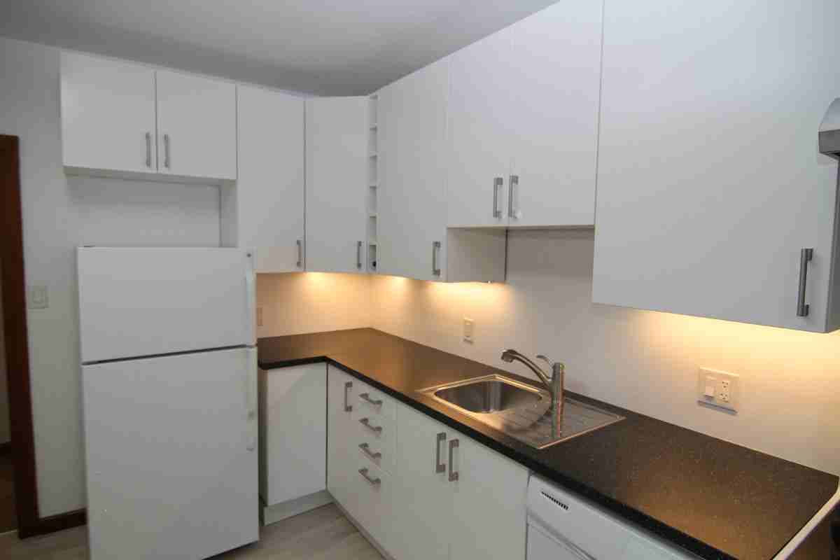5 Ossington Avenue #2 - Photo 6 of 9