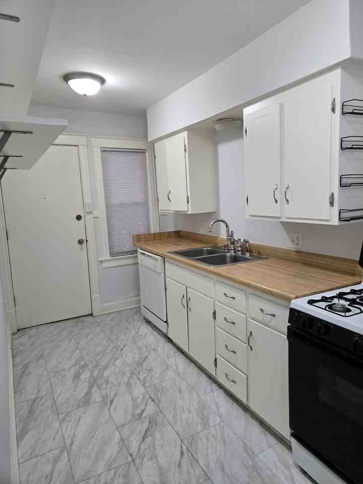 5103 Wyandotte St #1N - Photo 4 of 18