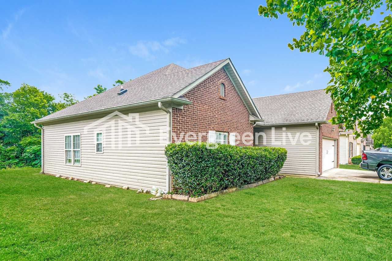 101 Merimeadows Dr - Photo 2 of 15