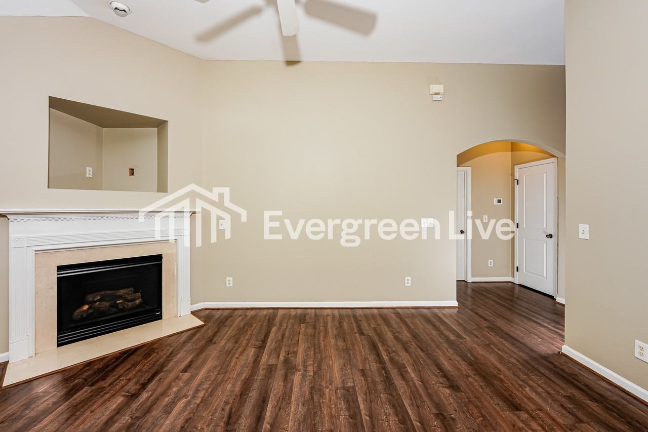 101 Merimeadows Dr - Photo 4 of 15