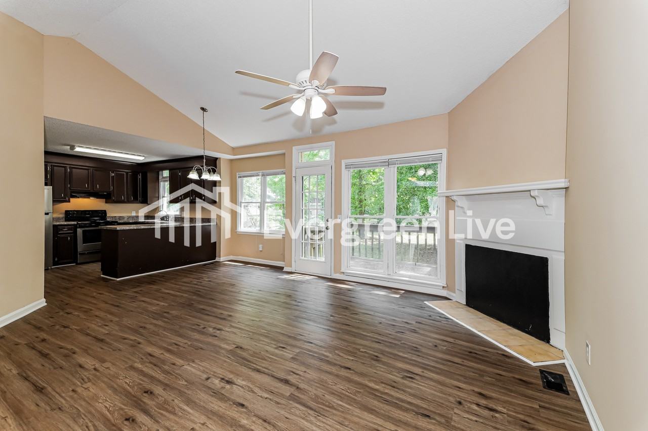 605 Riverwalk Way - Photo 2 of 15