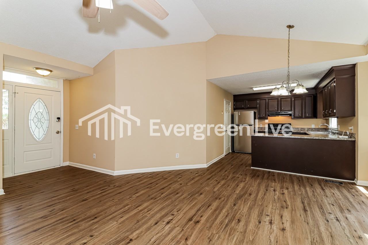 605 Riverwalk Way - Photo 3 of 15