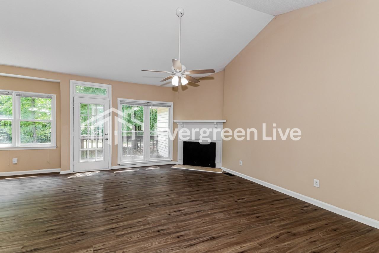 605 Riverwalk Way - Photo 4 of 15