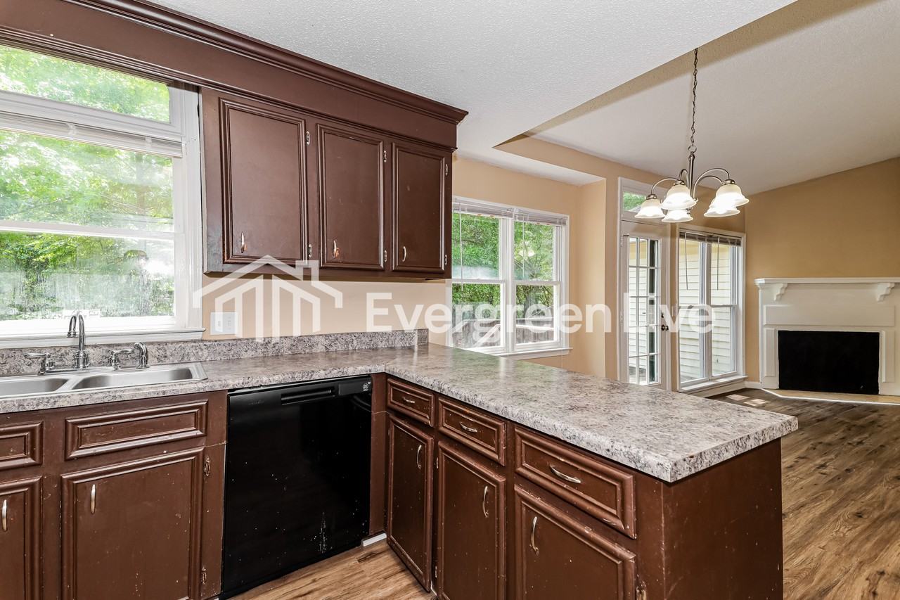 605 Riverwalk Way - Photo 7 of 15