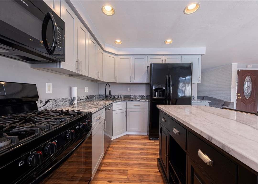 5014 Ozark Dr - Photo 4 of 7