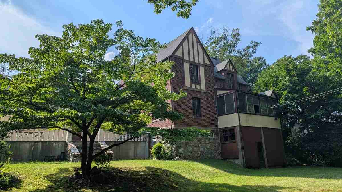 78 Roe Ave - Photo 3 of 3