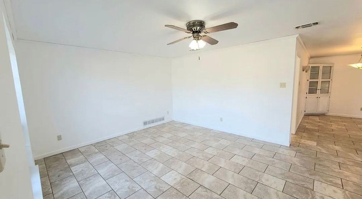 1018 E Mitchell St - Photo 4 of 14