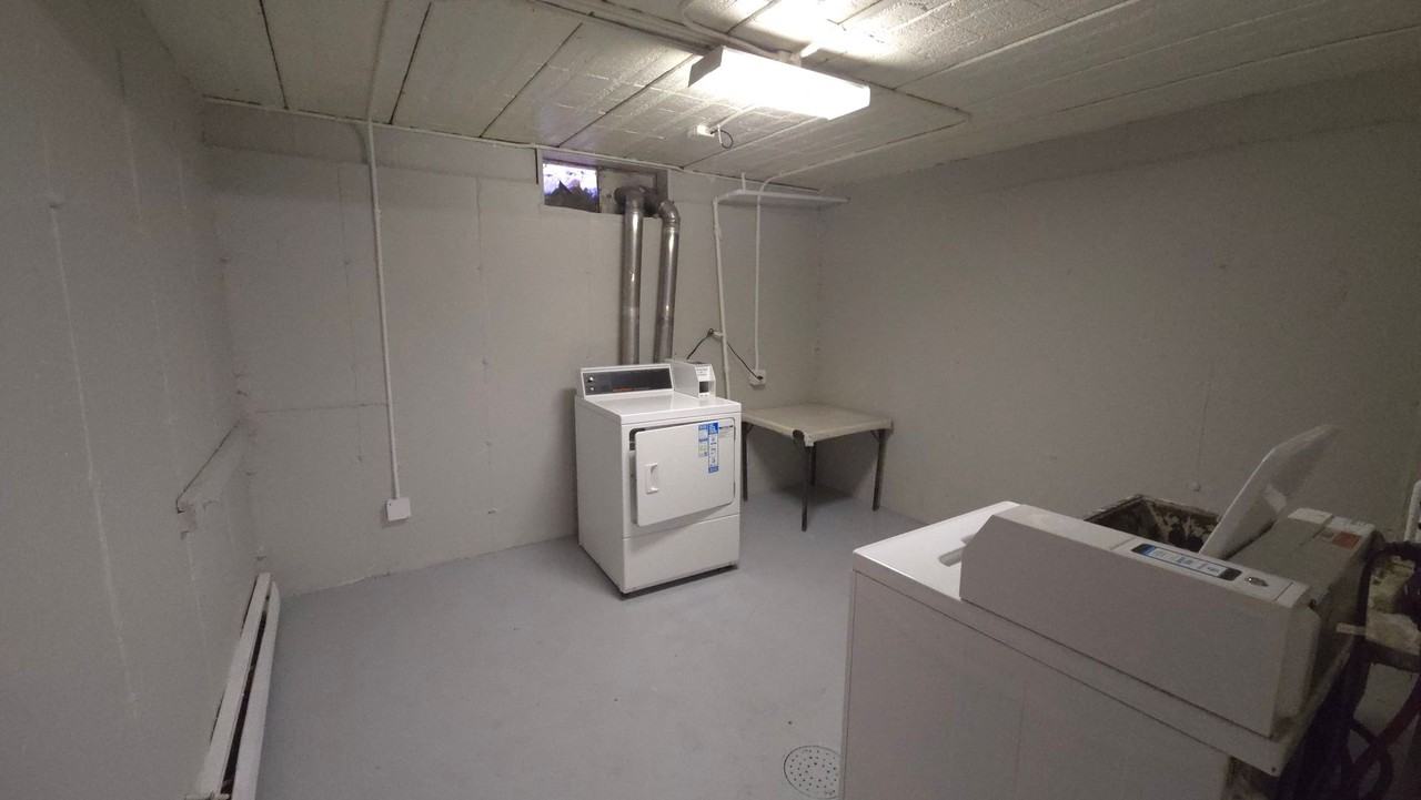 829 N Court St - Photo 2 of 13