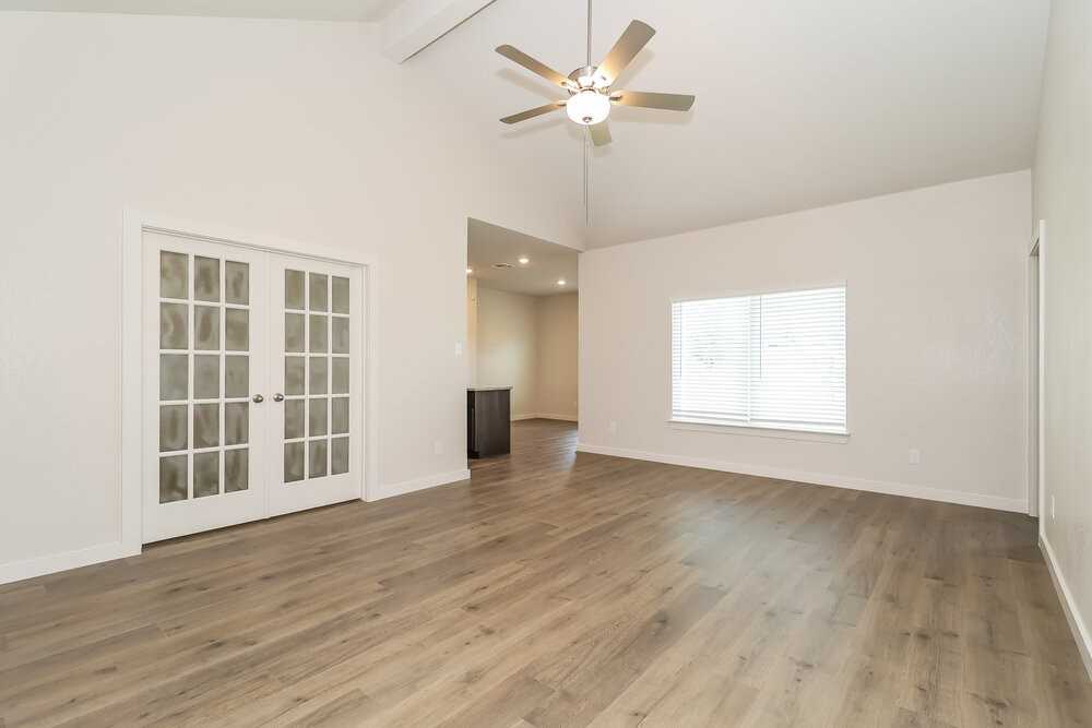 1505 Woodwinds Dr - Photo 3 of 19